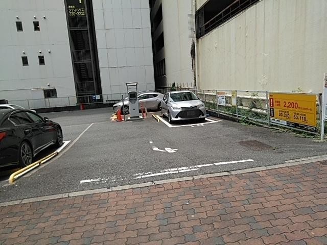神戸市役所東駐車場