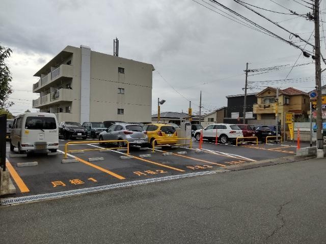 箕面船場阪大前駅西駐車場